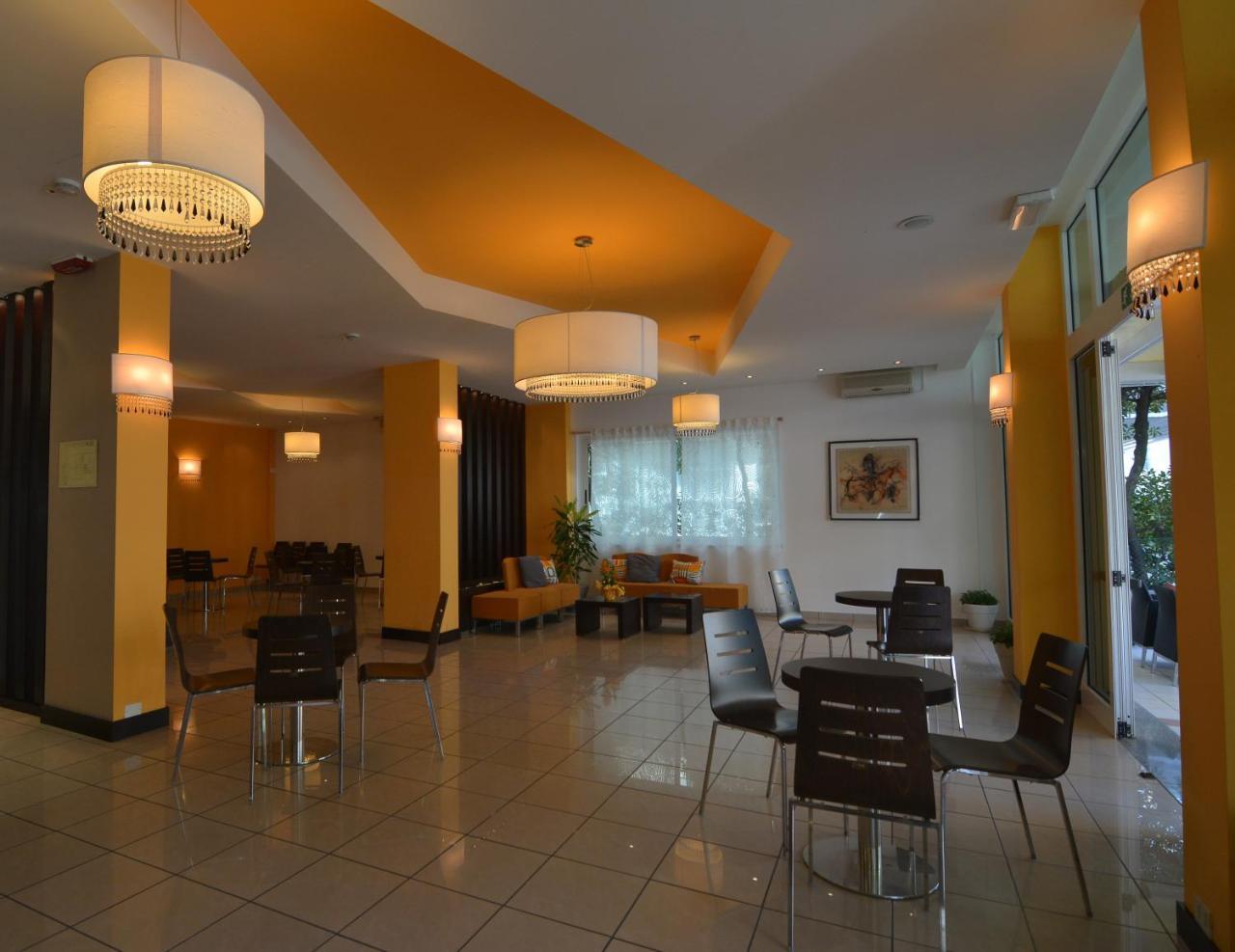 Hotel Orly เชเซนาติโก ภายนอก รูปภาพ
