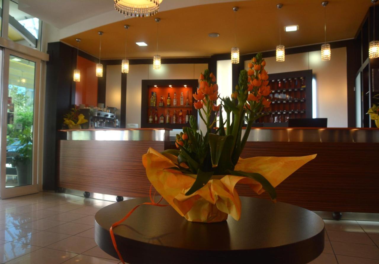 Hotel Orly เชเซนาติโก ภายนอก รูปภาพ