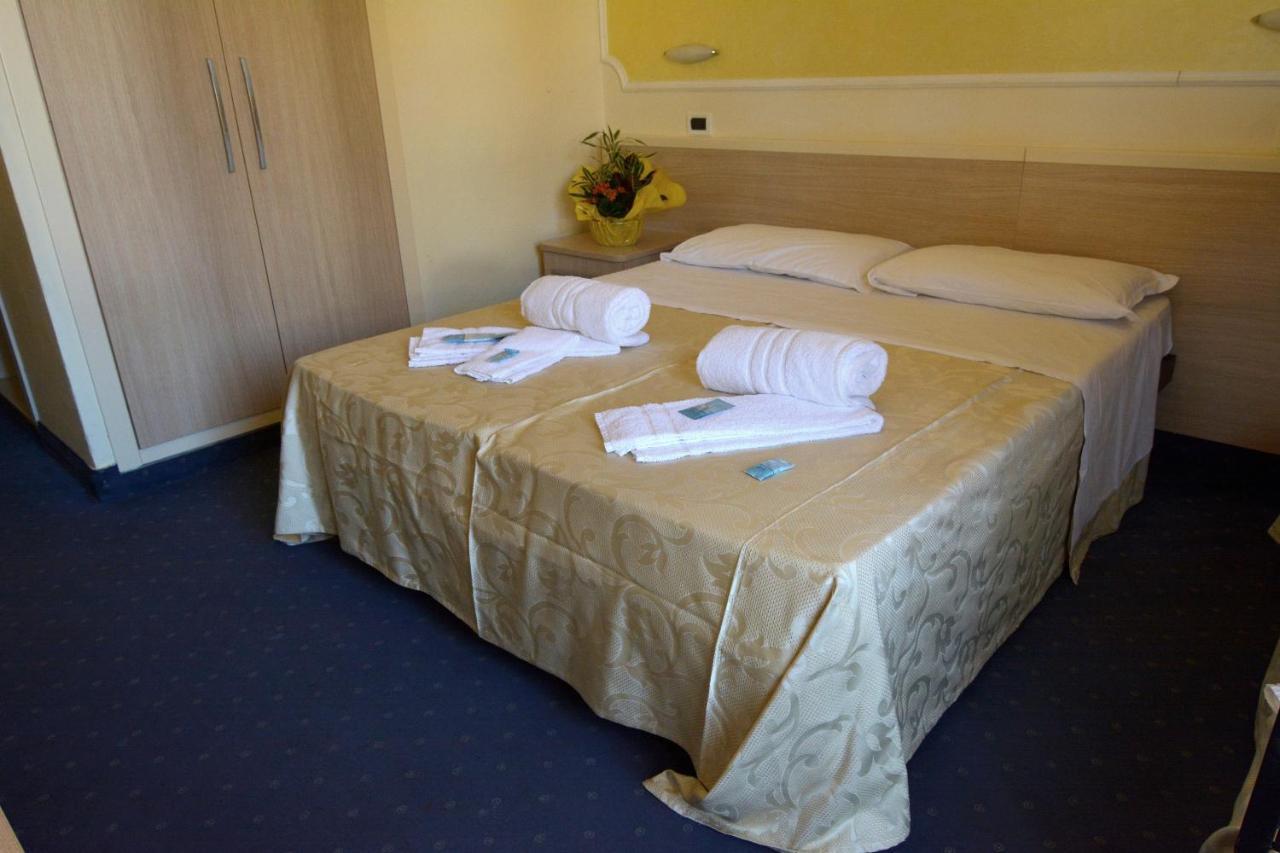 Hotel Orly เชเซนาติโก ภายนอก รูปภาพ