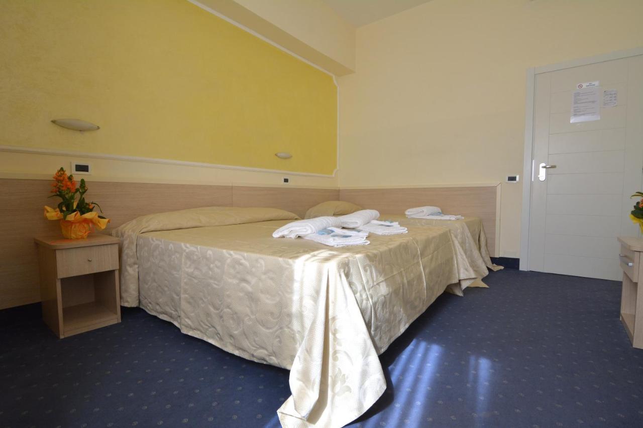 Hotel Orly เชเซนาติโก ภายนอก รูปภาพ