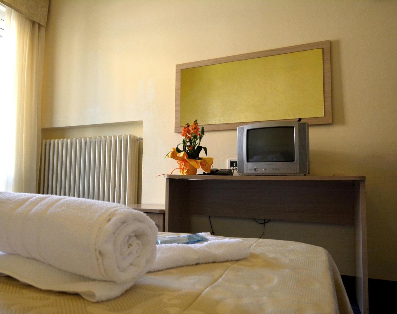 Hotel Orly เชเซนาติโก ภายนอก รูปภาพ
