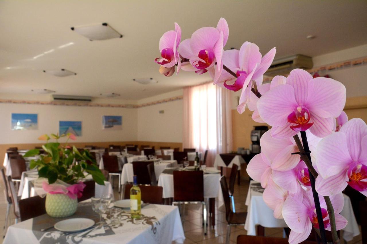 Hotel Orly เชเซนาติโก ภายนอก รูปภาพ