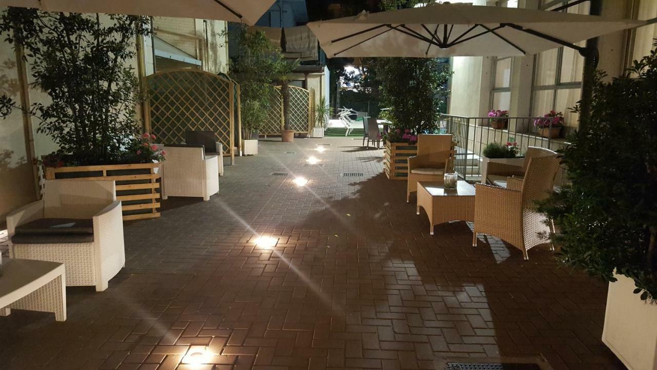 Hotel Orly เชเซนาติโก ภายนอก รูปภาพ